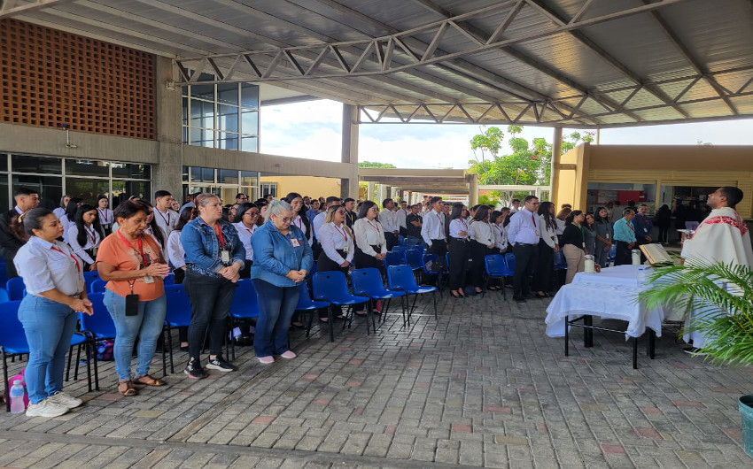 Padre Alejos a los pasantes: Sean colaboradores de Dios para hacer el bien